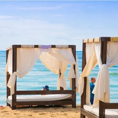 Admiral Plaza C52 Sunny Daire *