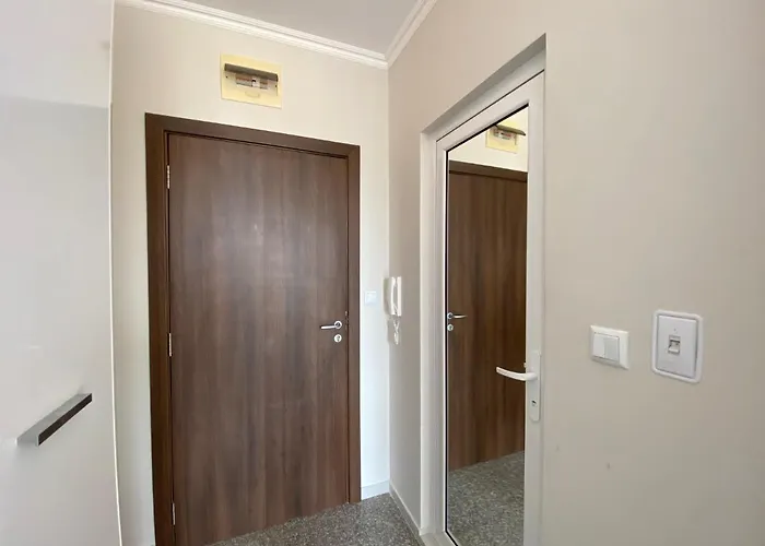 Admiral Plaza C52 Sunny Apartment *